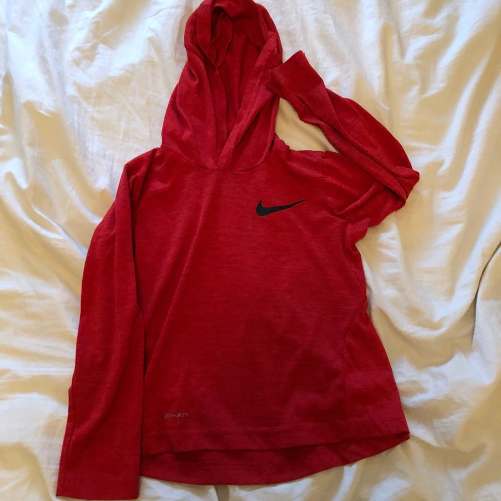 🍁 Nike Dri-fit long sleeve with hood